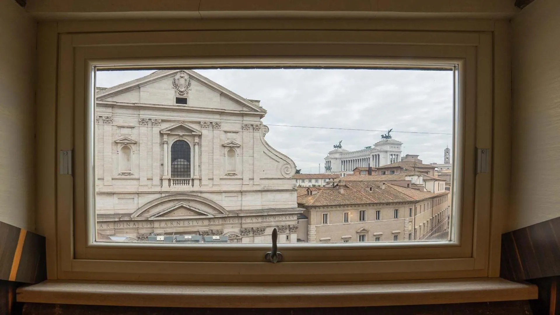 Piazza Venezia Charming Apartments With View Rome
