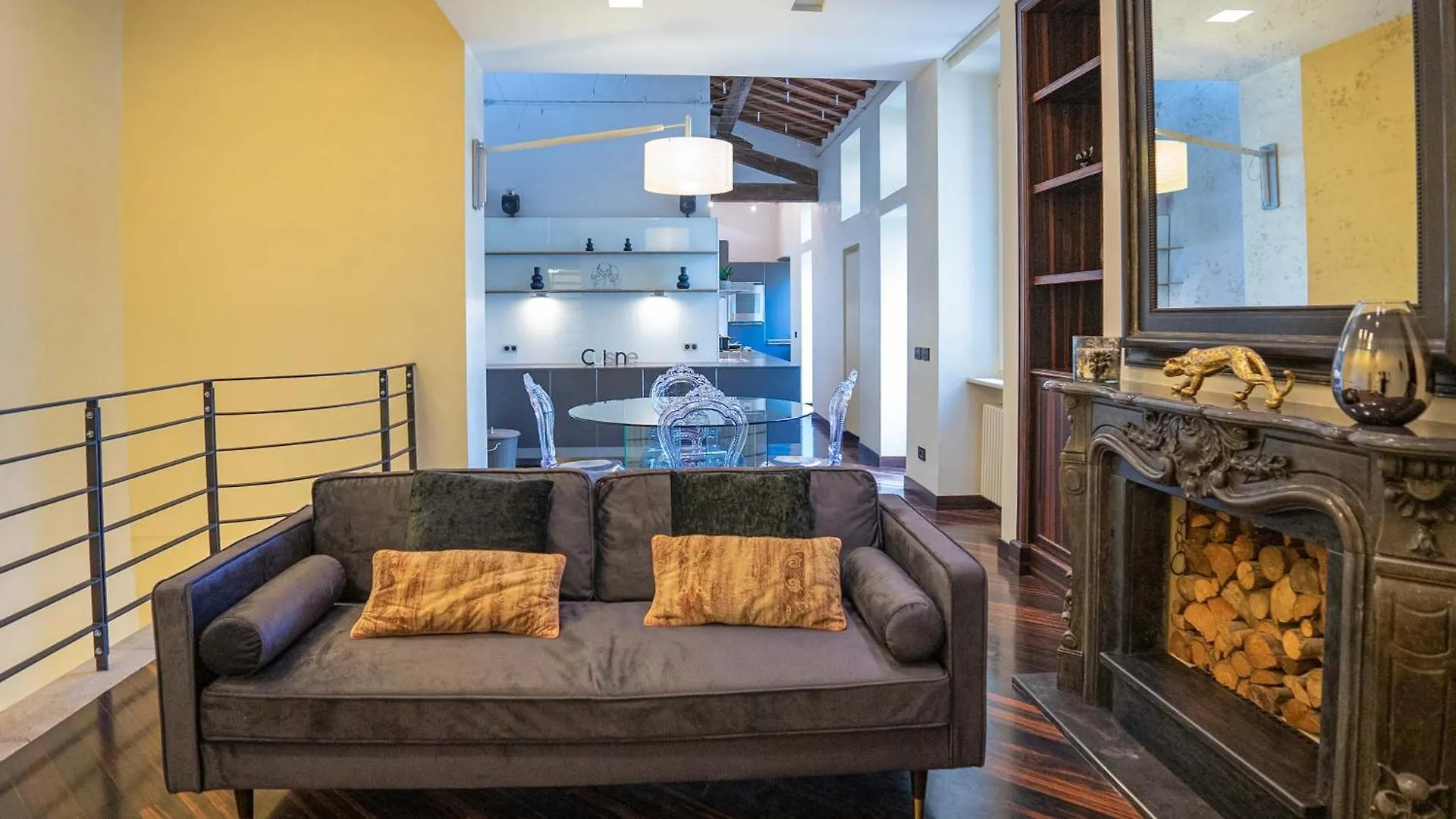 Piazza Venezia Charming Apartments With View Rome
