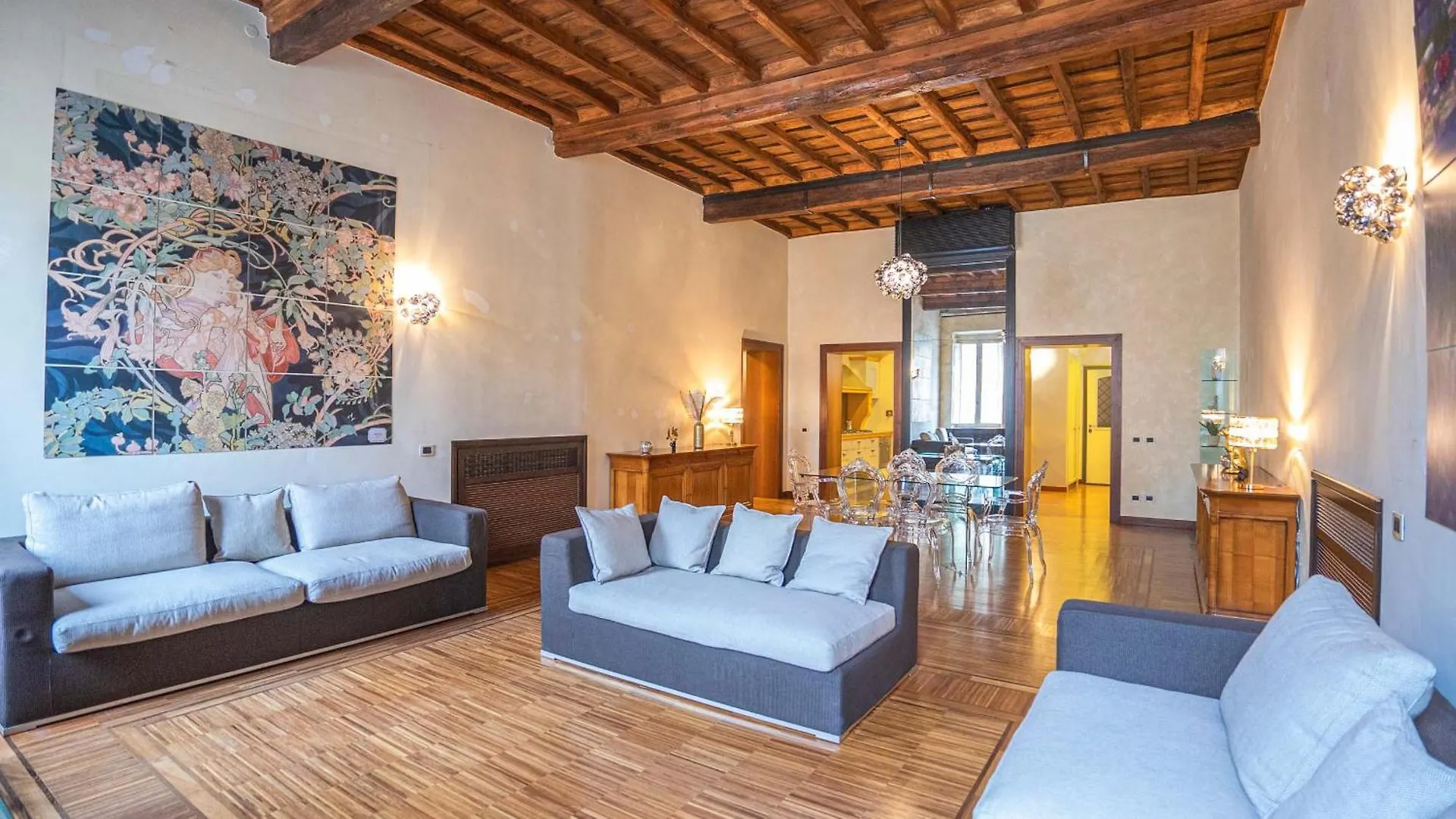 Piazza Venezia Charming Apartments With View contacts