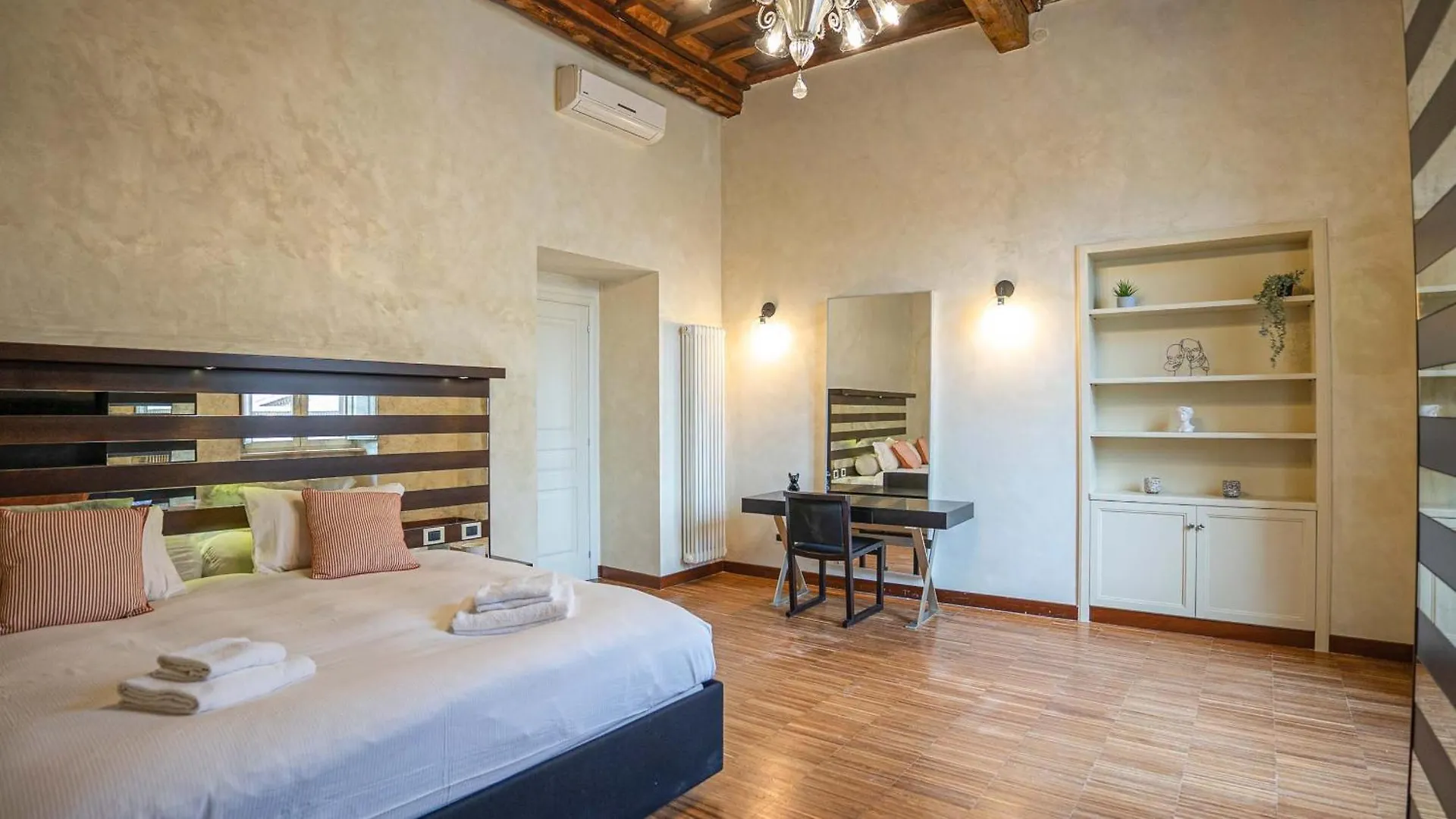 Piazza Venezia Charming Apartments With View Rome
