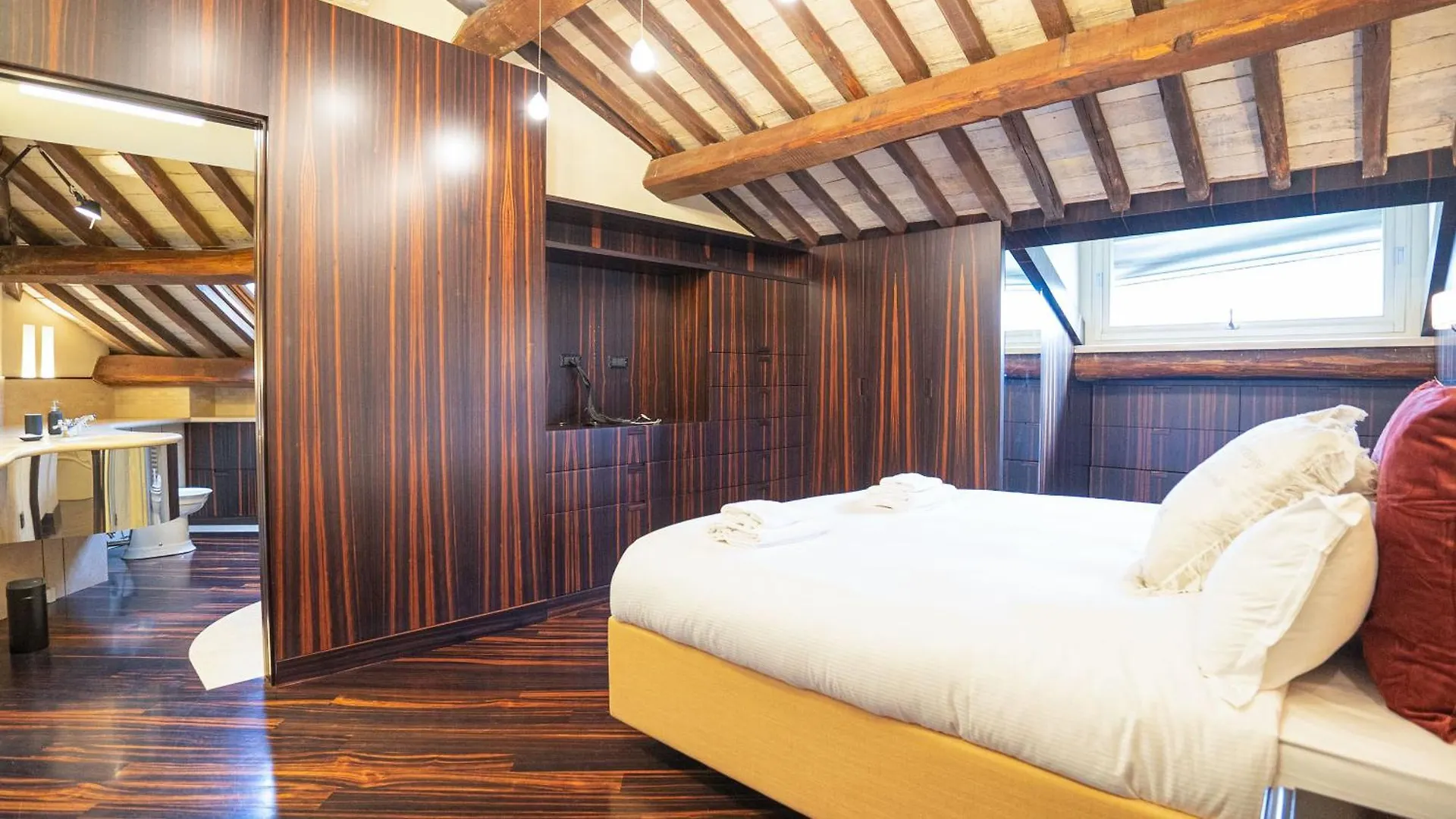Piazza Venezia Charming Apartments With View Roma Italia