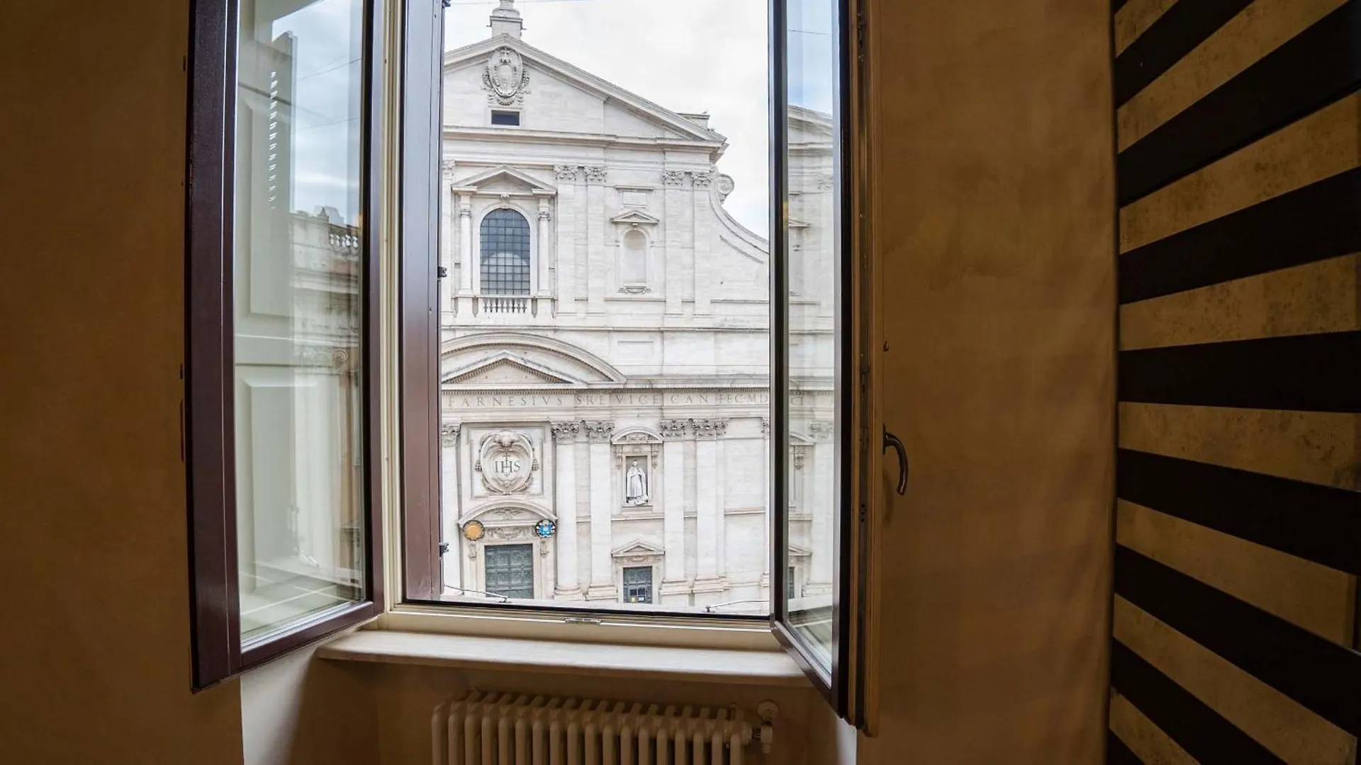 Piazza Venezia Charming Apartments With View Roma Italia