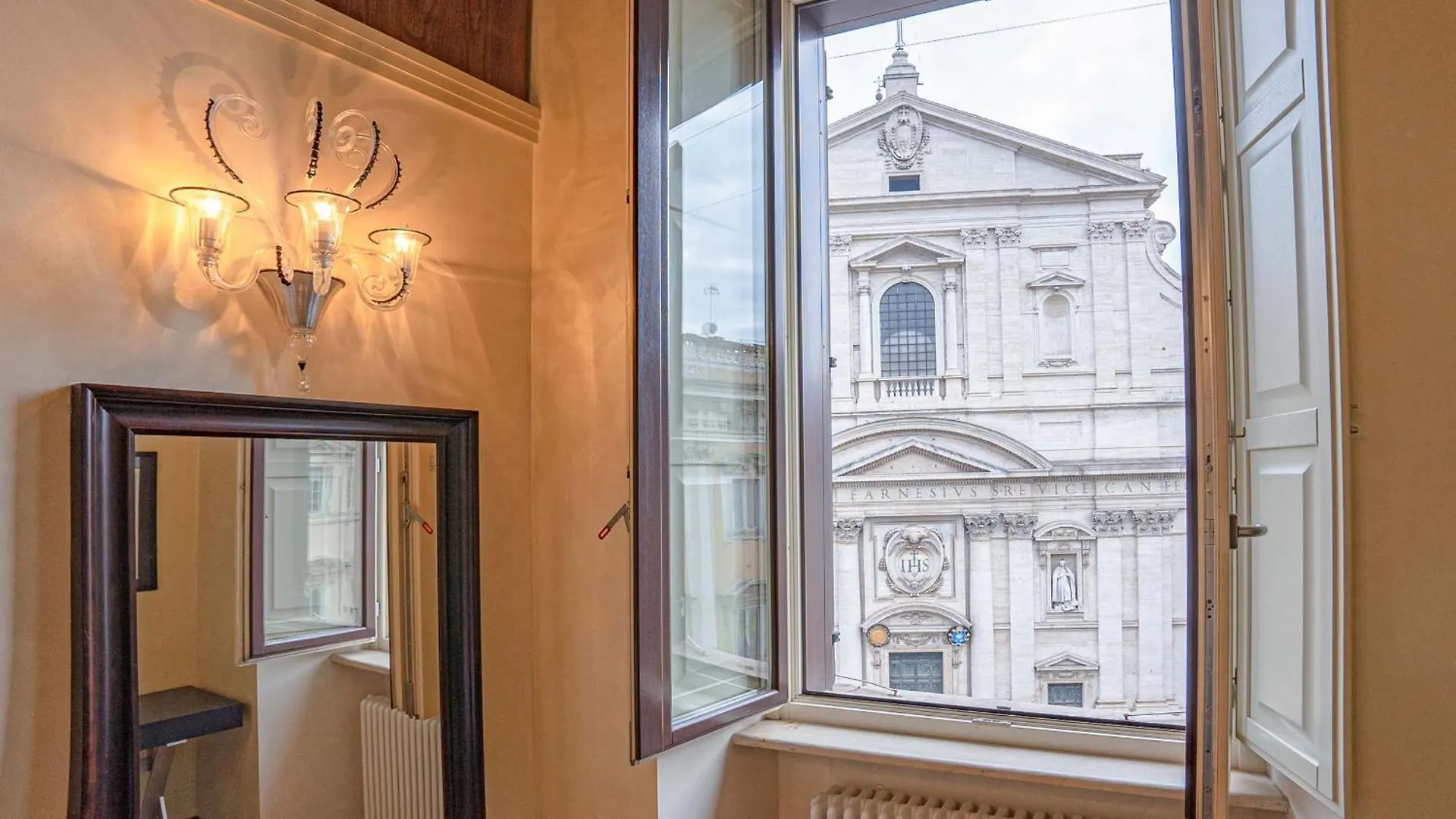 Piazza Venezia Charming Apartments With View Roma