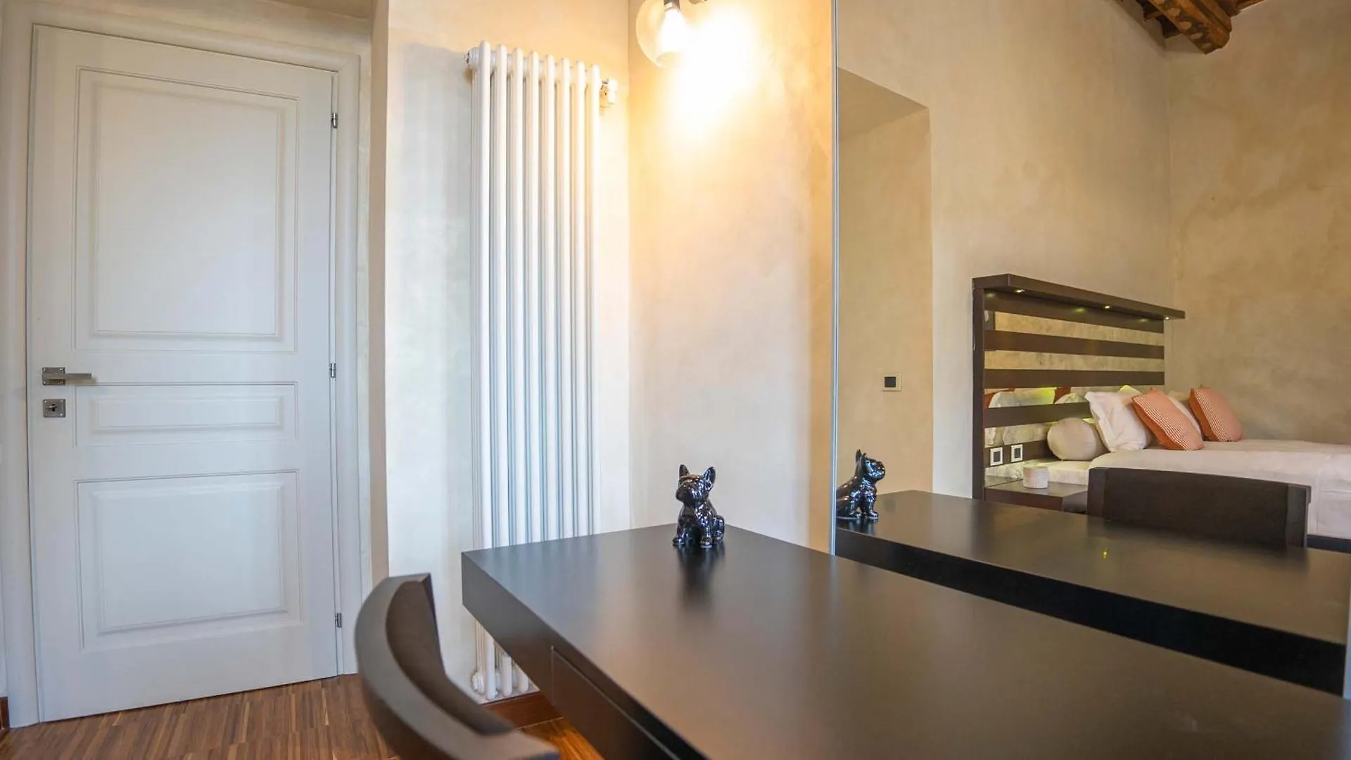 Piazza Venezia Charming Apartments With View Roma Italia